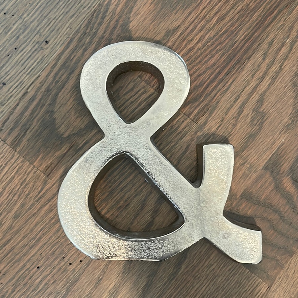 Silver Metal ‘&’ Sign